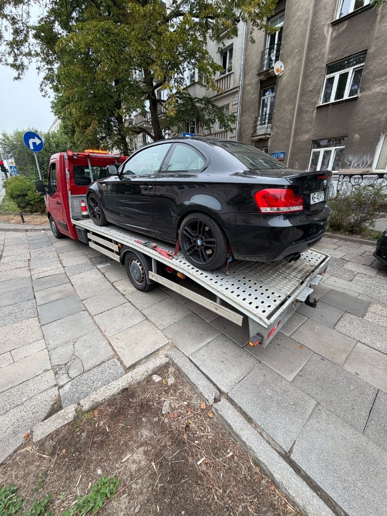 Евакуація BMW купе евакуатором — допомога на дорозі Варшава INNSER
