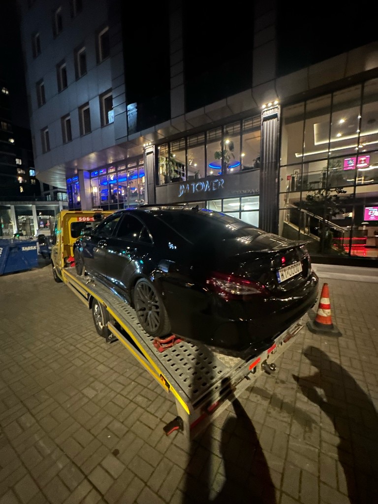 Нічна евакуація Mercedes евакуатором — INNSER Варшава 506-001-057