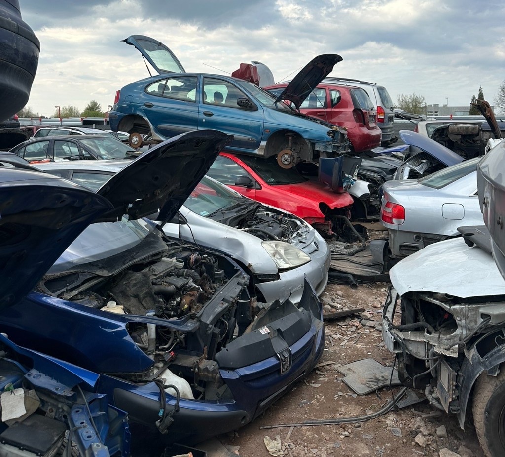 Złomowanie Warszawa — Peugeot i auta na części