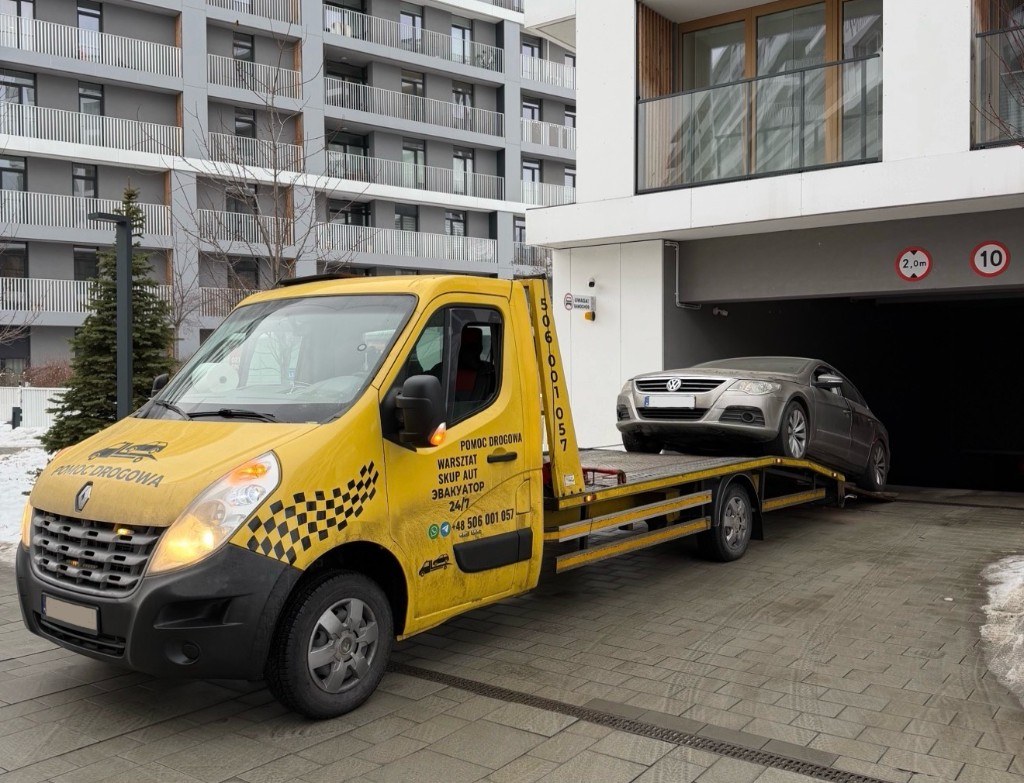 Laweta z parkingu podziemnego i wyciąganie z rowu Warszawa INNSER
