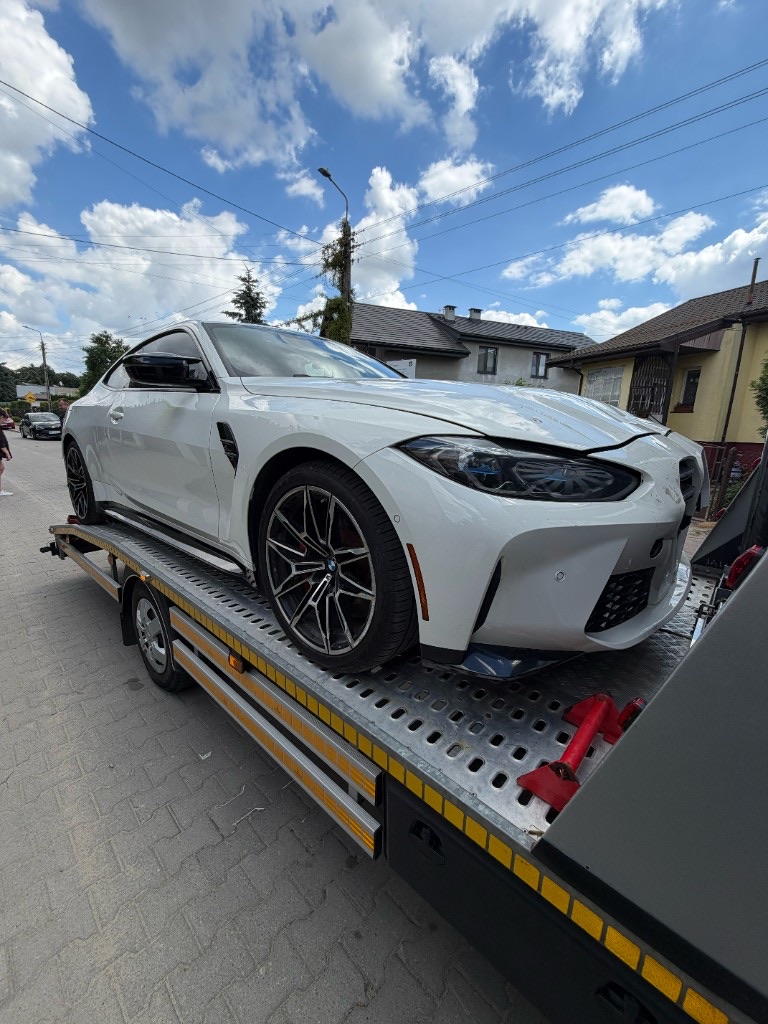 Перевезення BMW M4 евакуатором — евакуація спорткарів Варшава INNSER