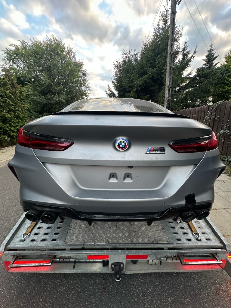Перевезення BMW M8 Competition евакуатором — евакуатор Варшава INNSER