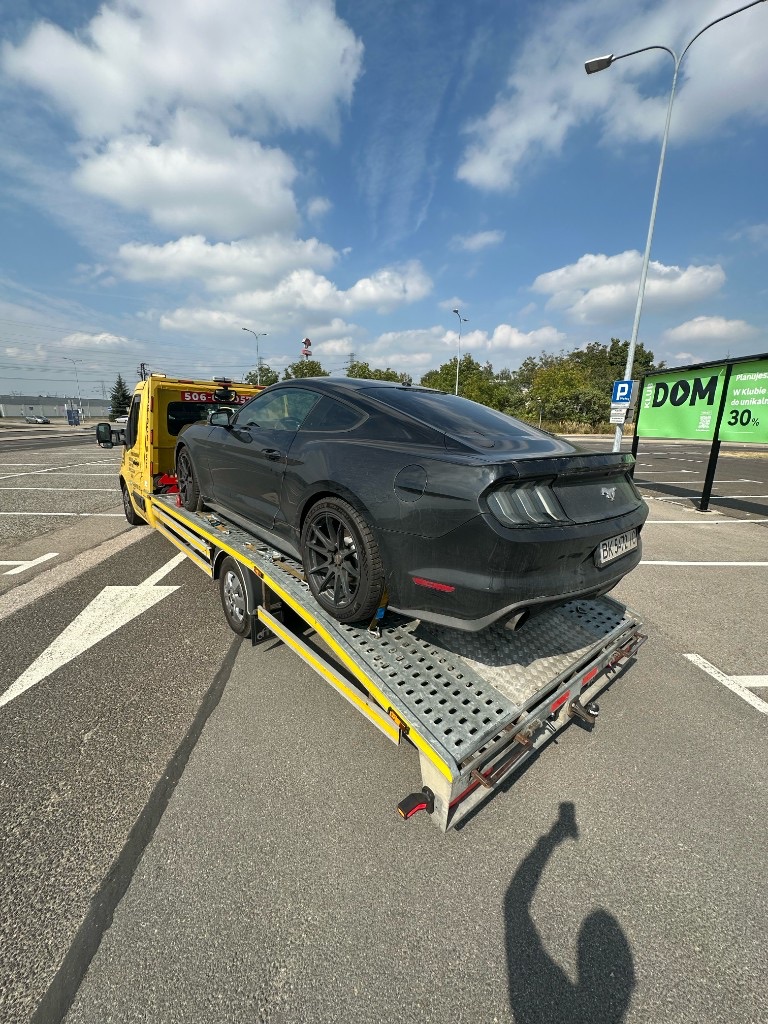 Перевезення Ford Mustang евакуатором — евакуатор Варшава INNSER