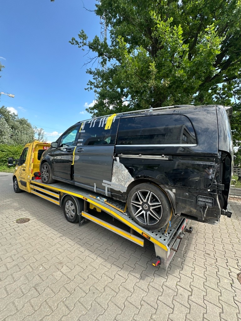 Перевезення Mercedes V-Class евакуатором — евакуатор Варшава INNSER