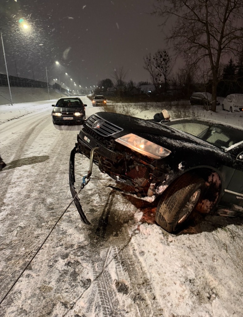 Wyciąganie auta z rowu — pomoc drogowa Warszawa 24h